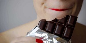 میل به خوردن شکلات در دوران قاعدگی