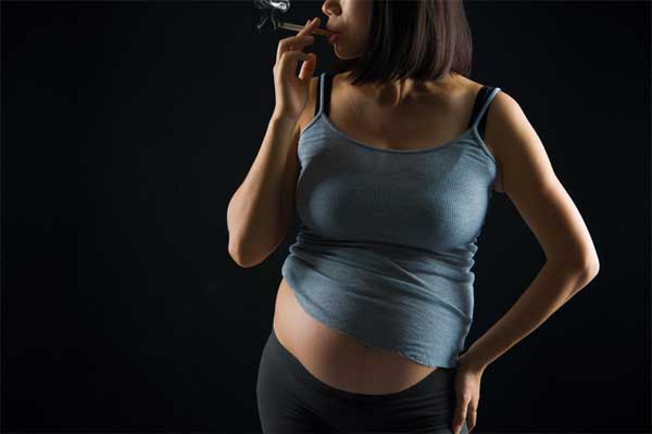 عوارض سیگار در بارداری